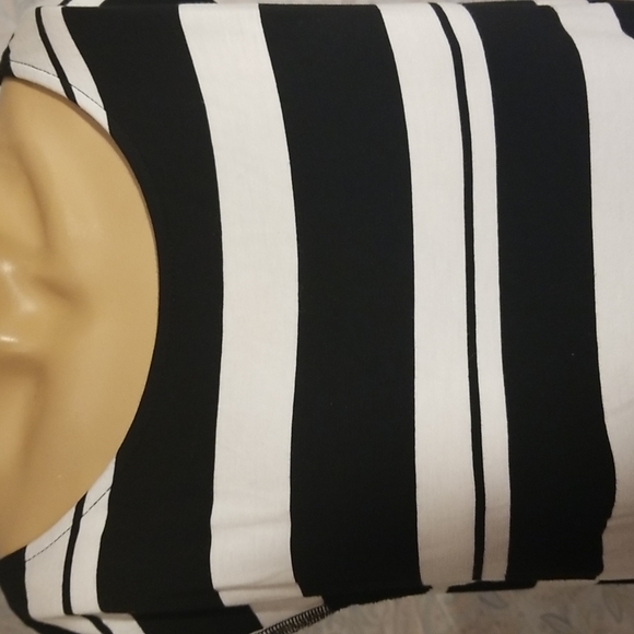 XL Inc. B & W Stripped Top - Picture 3 of 7